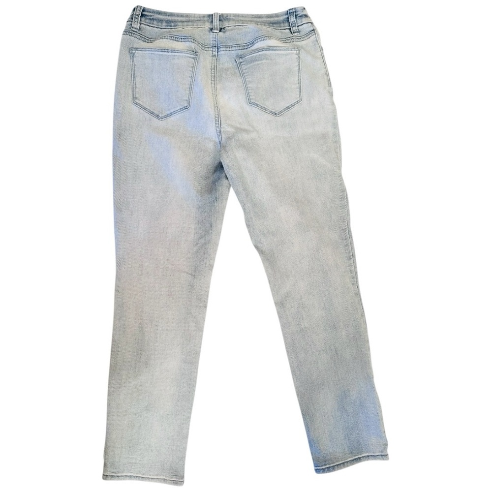 Chico’s light wash floral embroidered denim jeans size 8/10 - Picture 2 of 7